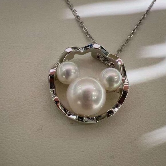Freshwater Pearl Necklace with Mickey-Shaped Pendant - Picture 2 of 3